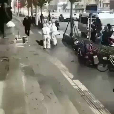 Bak Zombie, Para Korban Virus Wuhan di China Ambruk di Jalan-jalan