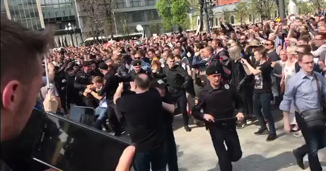 Jelang Pelantikan Putin, Polisi Rusia Tangkap 350 Demonstran