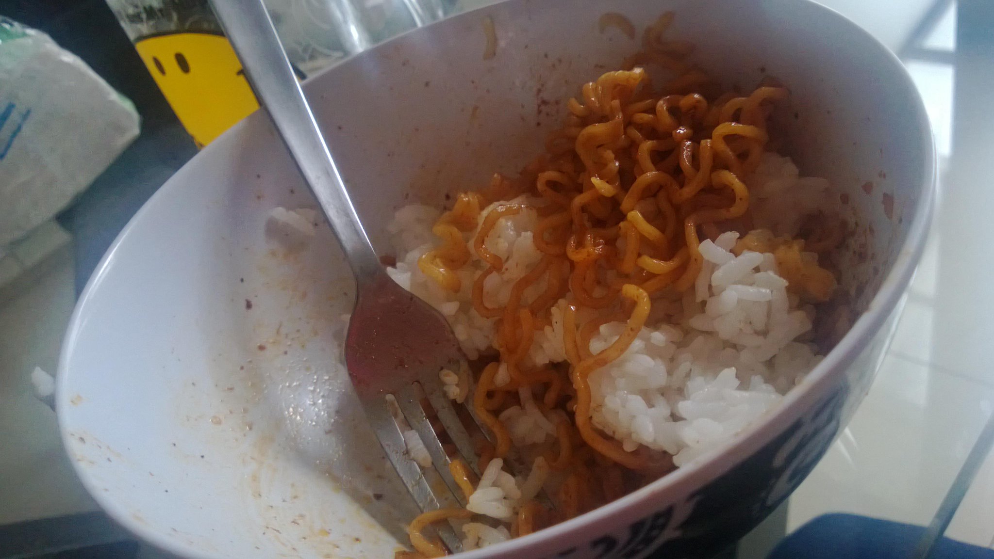 Hindari Makan Mie Instan Dengan Nasi