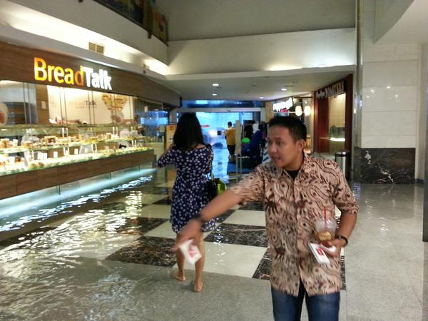 Tak Selamanya Banjir Itu Kelabu