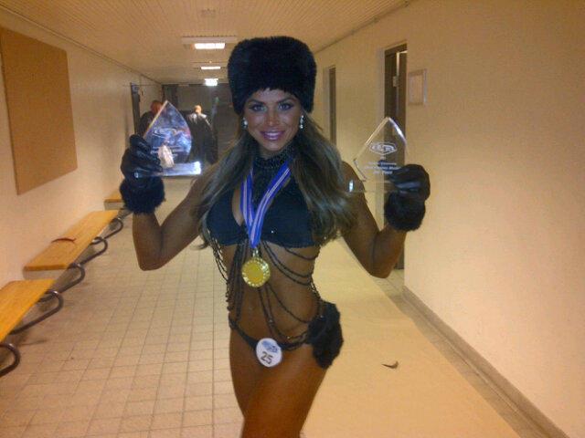 "Louise Glover" Model Cantik yang pernah Pecah Payudara sebelah