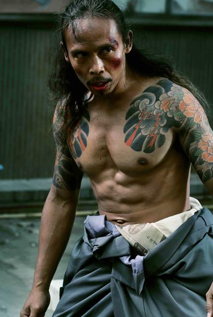 Ada yang udah nonton Film Yakuza Apocalypse? Berikut detail Filmnya.