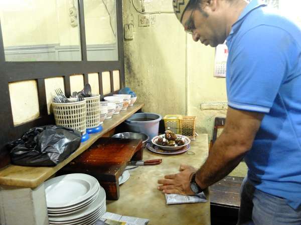 Martabak Kaka, Kuliner Legendaris dari Bukittinggi