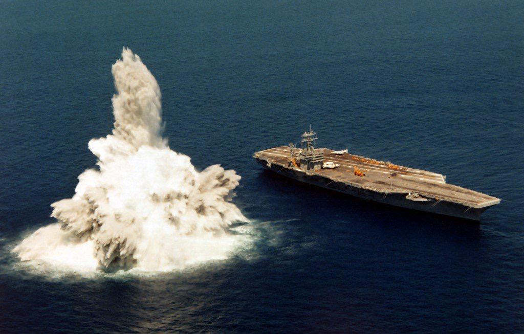 (Bukti nyata)Old French sub ‘sinks’ US carrier & escorts in drills off Florida