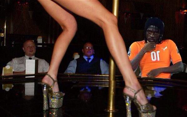 Meme Gervinho dan kursi plastiknya