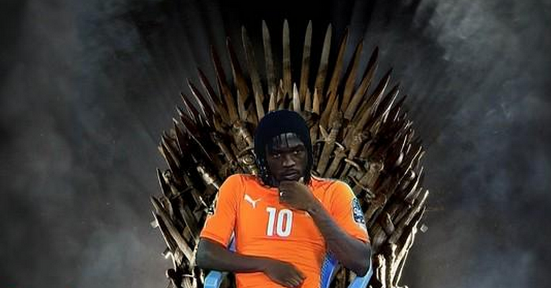 Meme Gervinho dan kursi plastiknya