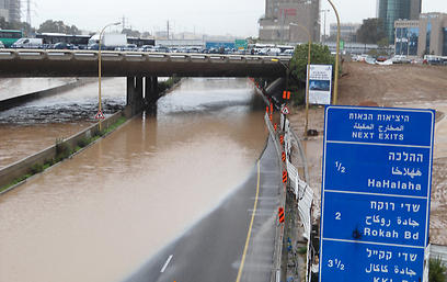 Cuaca Buruk dan Banjir Lumpuhkan Tel Aviv Israel 