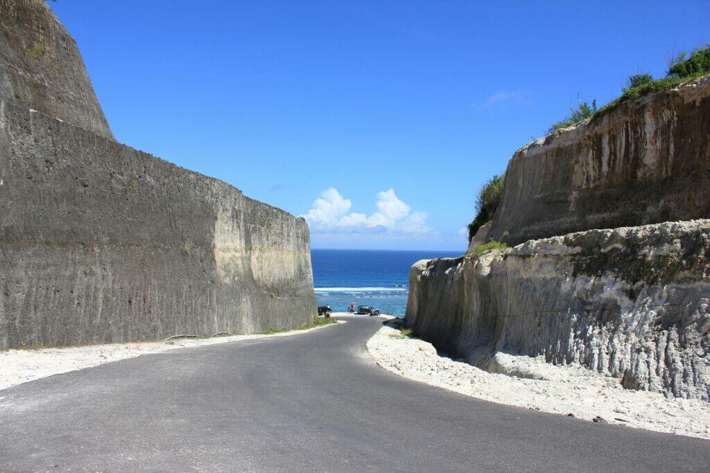 Menikmati Indahnya Pantai Selatan Pulau Dewata Bali