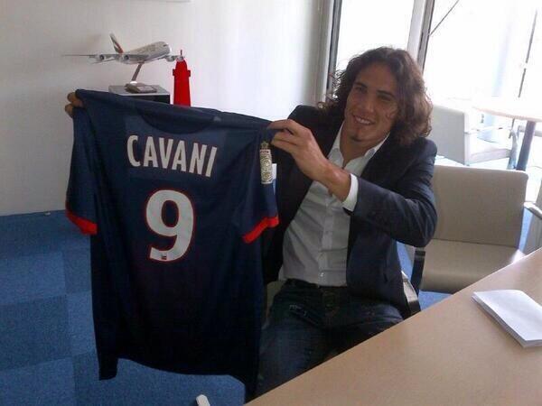 PSG Resmi Dapatkan Cavani