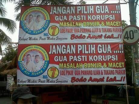 Guys, Siap-siap Sakit Perut Lihat Kumpulan Banner yang Kocaknya Gak Ketulungan Ini!