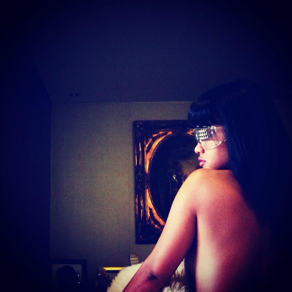 "No Bra Day" 13 Oktober atau 9 Juli??