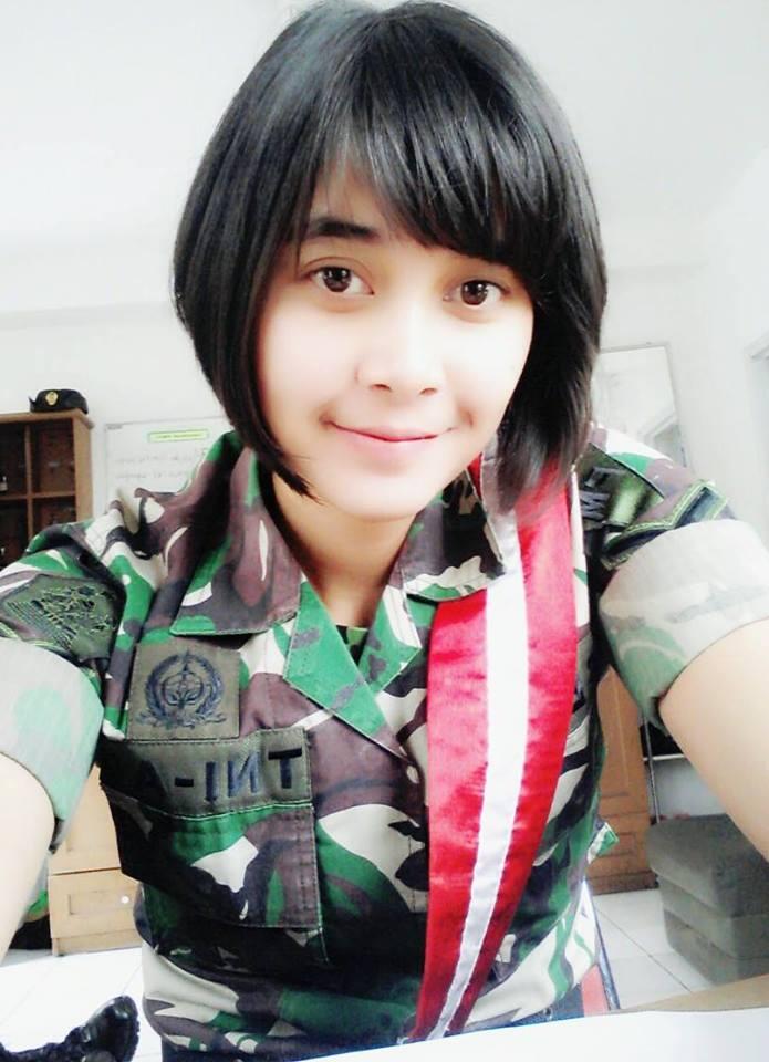 Servis Istimewa Pramugari Cantik TNI AU di Pesawat Kepresidenan Jokowi