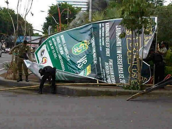 Ribuan Bonek Berdemo Minta Wali Kota Tolak Persebaya 'La Nyalla'