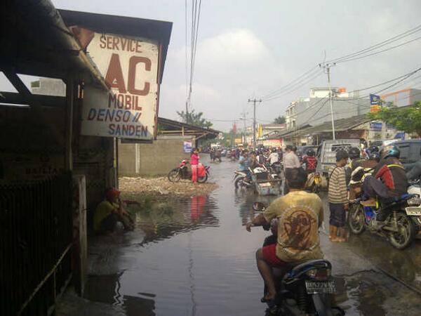 beberapa titik banjir &amp; kemacetan pagi ini di jakarta (Informasi++)