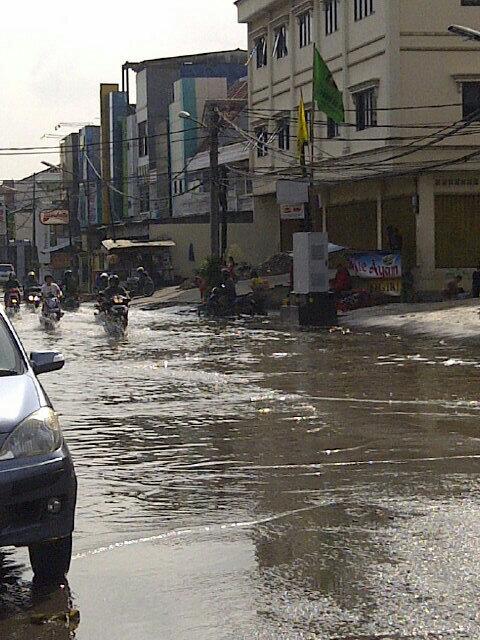 beberapa titik banjir &amp; kemacetan pagi ini di jakarta (Informasi++)