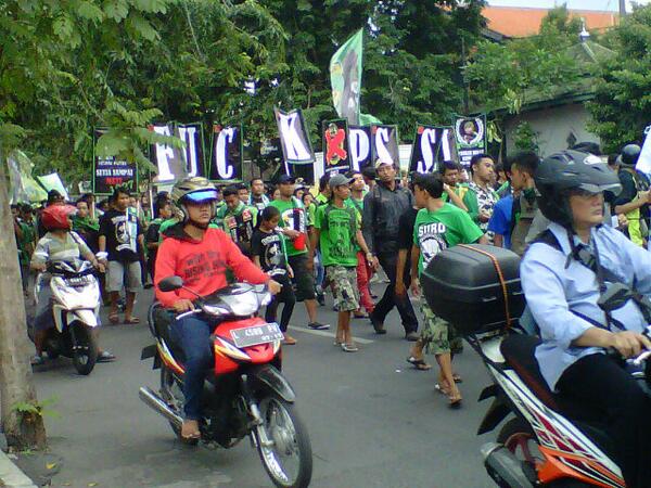 Ribuan Bonek Berdemo Minta Wali Kota Tolak Persebaya 'La Nyalla'