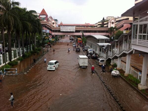 Kumpulan Foto-Foto saat Jakarta Banjir