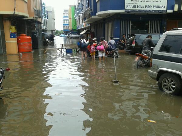 &#91; Info + PIC &#93; Banjir &amp; Genangan Air di Jakarta &amp; Sekitarnya , 17 Januari 2014