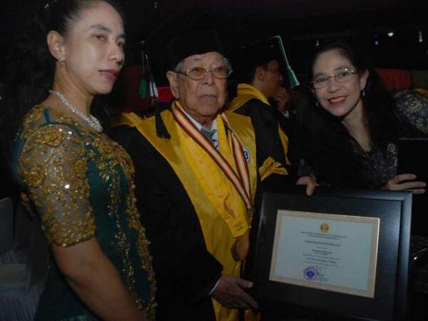 Keren Gan, Wisudawan Tertua di Usia 91 Tahun
