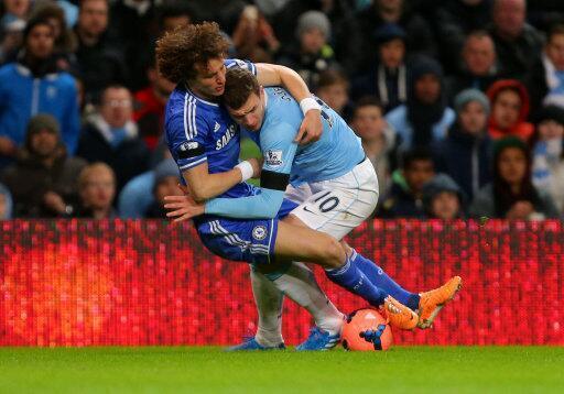 &quot; Pelukan Valentine &quot; David Luiz 