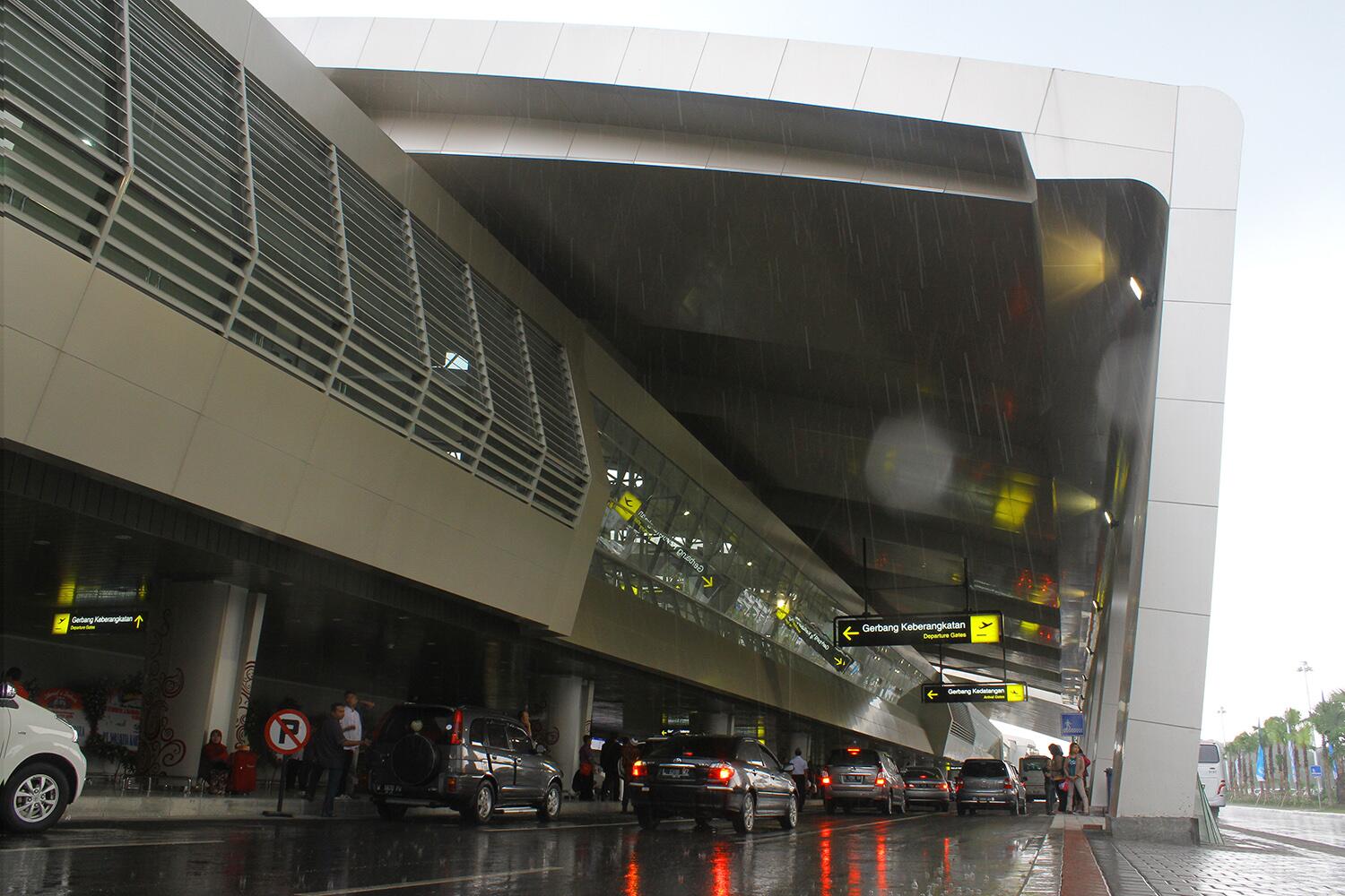 Terminal Bandara Megah dan berkelas Dunia di Indonesia