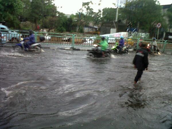 &#91;LAGI-LAGI&#93; HUJAN BENTAR, LANGSUNG BANJIR &#91;+Pic&#93;