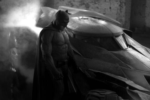 Nasib-nasib..... First Look Batman Ben Affleck di Socmed, langsung jadi MEME!!!