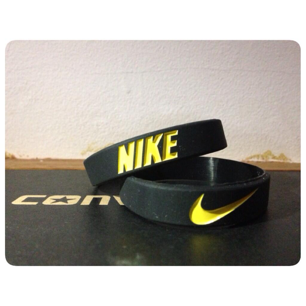 Terjual Gelang  NIKE  ADIDAS Karet  GLOW IN THE DARK ACTIVE 