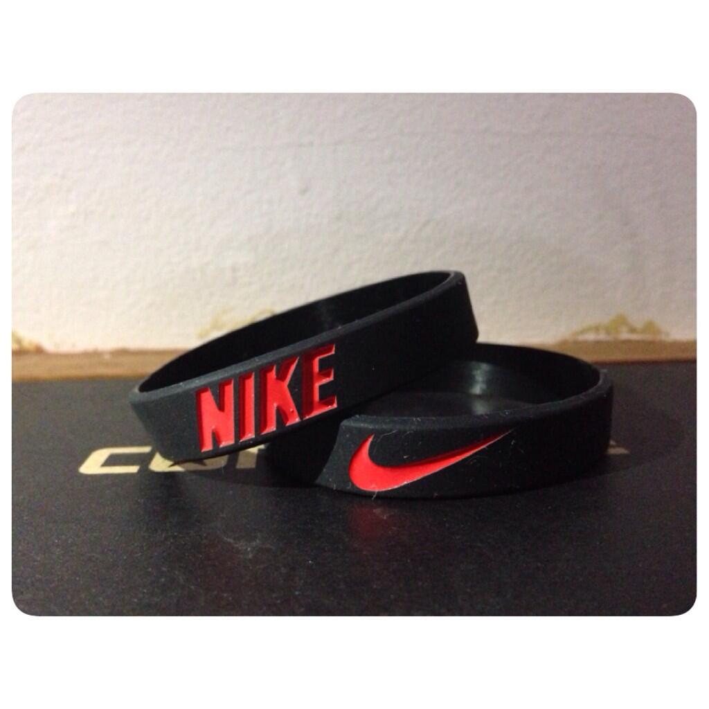 Terjual Gelang  NIKE  ADIDAS Karet  GLOW IN THE DARK ACTIVE 