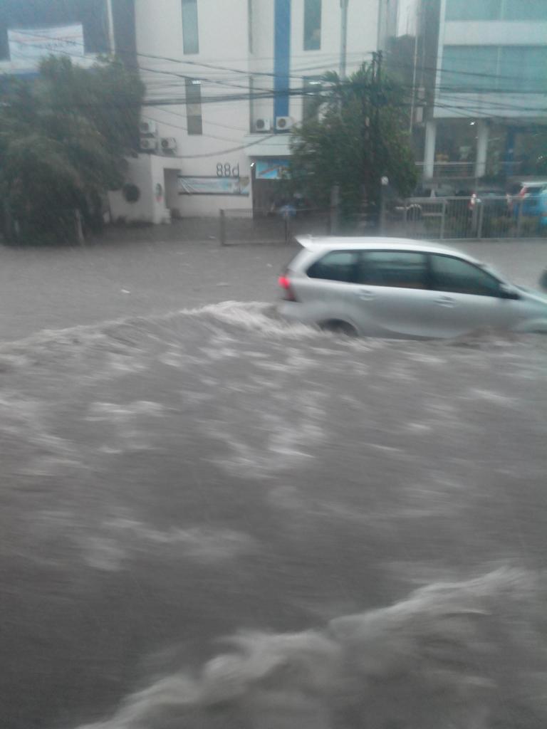 &#91;Orangnya Lagi Umroh&#93; 7 Juli 2014, Jakarta Dikepung Banjir Dan Macet Parah