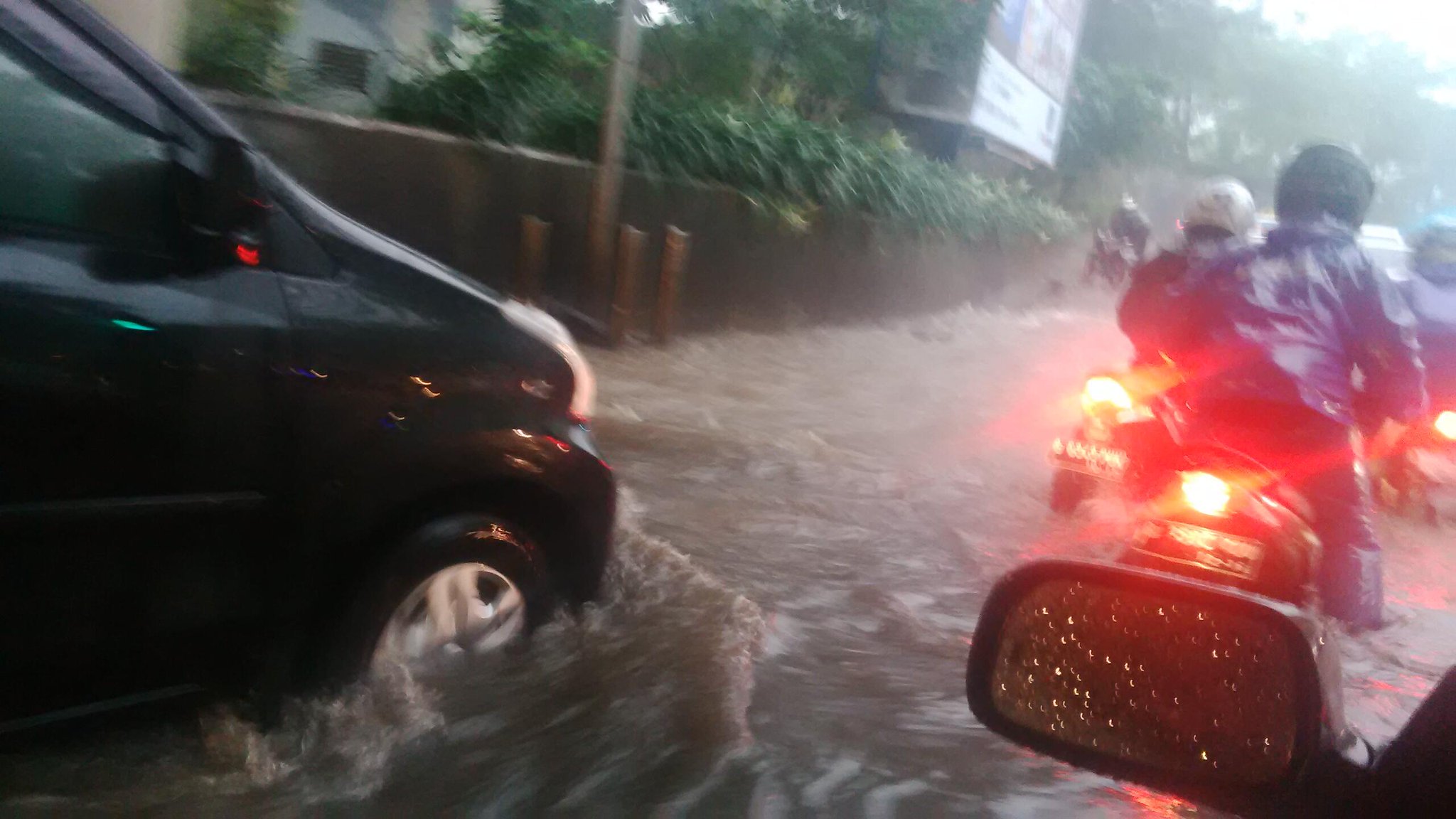 &#91;Orangnya Lagi Umroh&#93; 7 Juli 2014, Jakarta Dikepung Banjir Dan Macet Parah