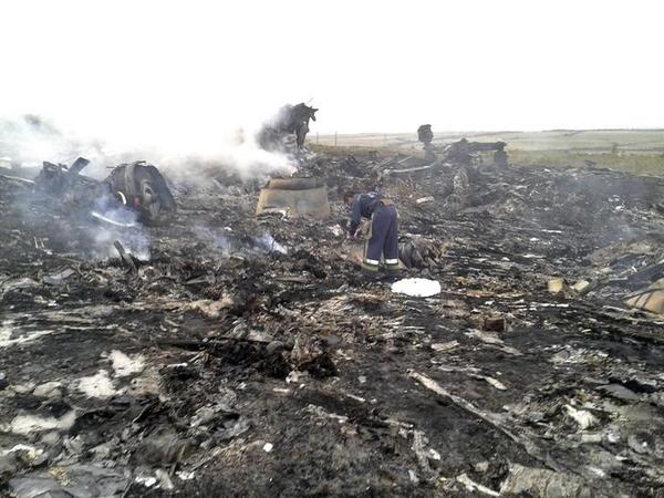 Foto-Foto ASLI dari TKP Jatuhnya Pesawat Malaysia Airlines MH17 di Ukraina +UPDATE