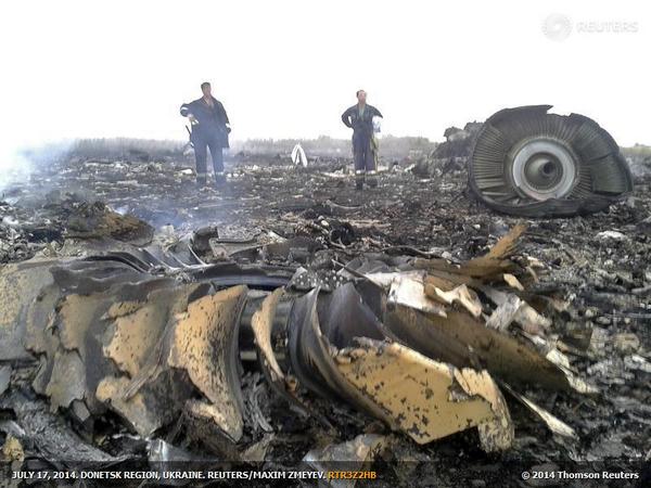 Foto-Foto ASLI dari TKP Jatuhnya Pesawat Malaysia Airlines MH17 di Ukraina +UPDATE