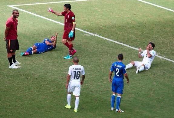&#91;ngakak&#93; Foto Foto Ashley Cole Berseragam AS Roma di Beberapa Tempat