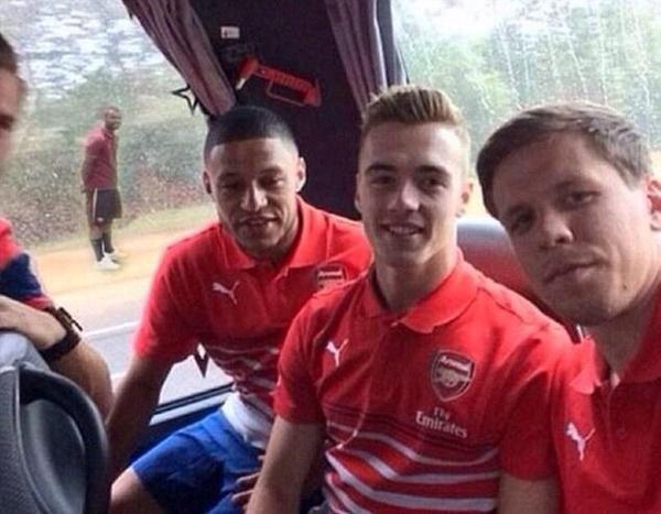 &#91;ngakak&#93; Foto Foto Ashley Cole Berseragam AS Roma di Beberapa Tempat