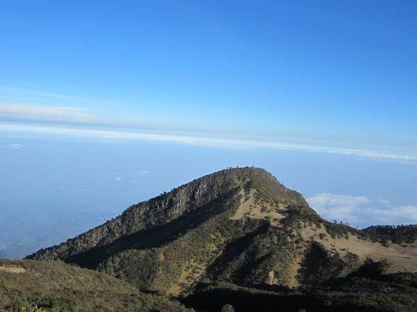 Mau Liburan, Apa Harus Keluar Negeri ?