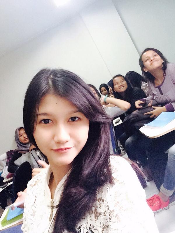 Selfie Gak Harus Jauh-jauh, Di Kampus Juga Bisa! 