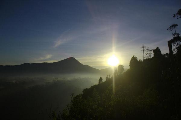 10-pemandangan-sunrise-terindah-di-indonesia