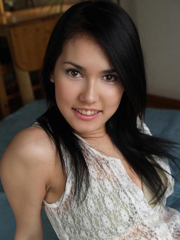 Miyabi lagi cari pacar gan, katanya mau cowok Indonesia