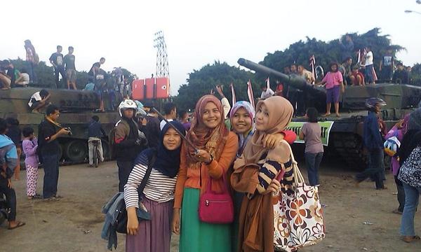 Tiba di Yogyakarta, Tank Leopard Langsung Diserbu Warga