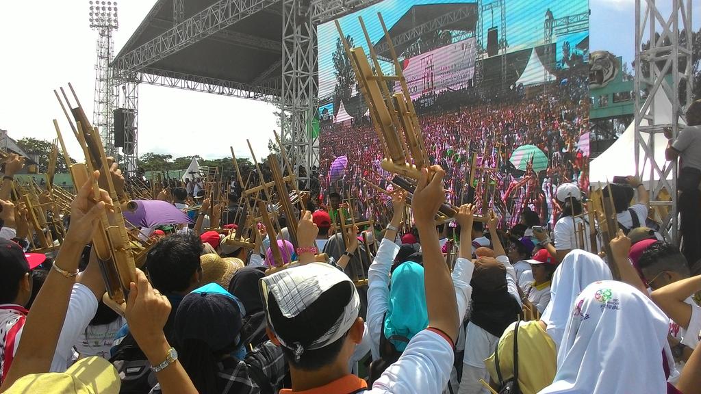 &#91;World Record&#93; Angklung For The World