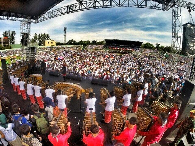 &#91;World Record&#93; Angklung For The World