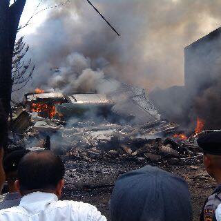 Foto-foto Penampakan Pesawat Hercules yang Jatuh di Medan 