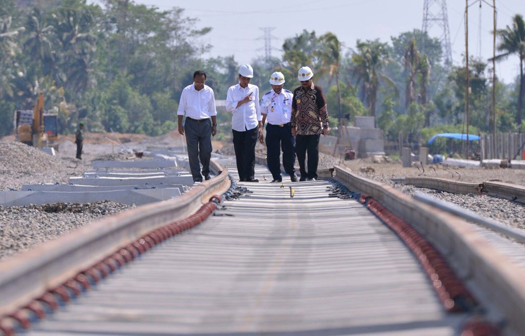Ditinjau Jokowi, Rel Kereta Trans Sulawesi Baru Selesai 16 Km
