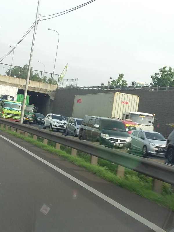 Seperti inilah macet jelang liburan Natal dan akhir tahun di jalan tol! 