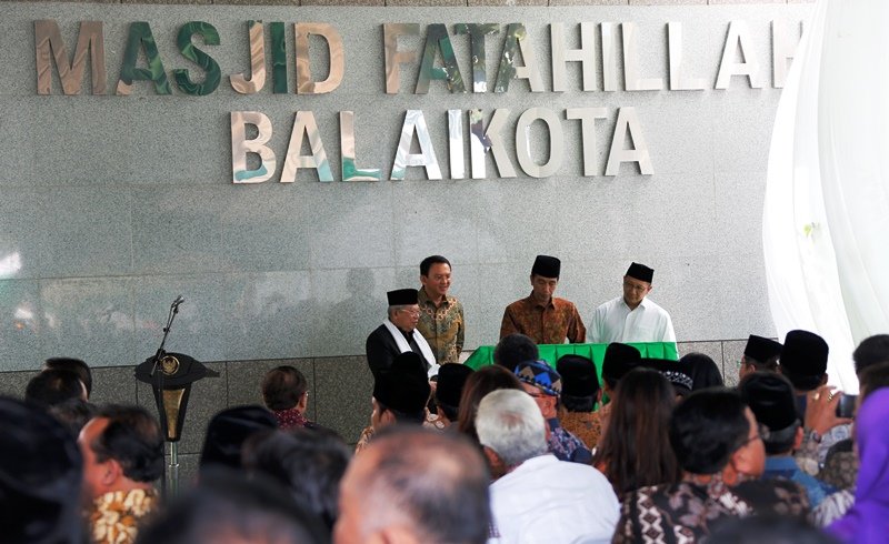 Masjid Fatahillah di Balai Kota