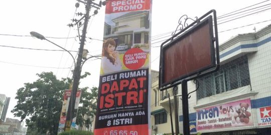 Guys, Siap-siap Sakit Perut Lihat Kumpulan Banner yang Kocaknya Gak Ketulungan Ini!