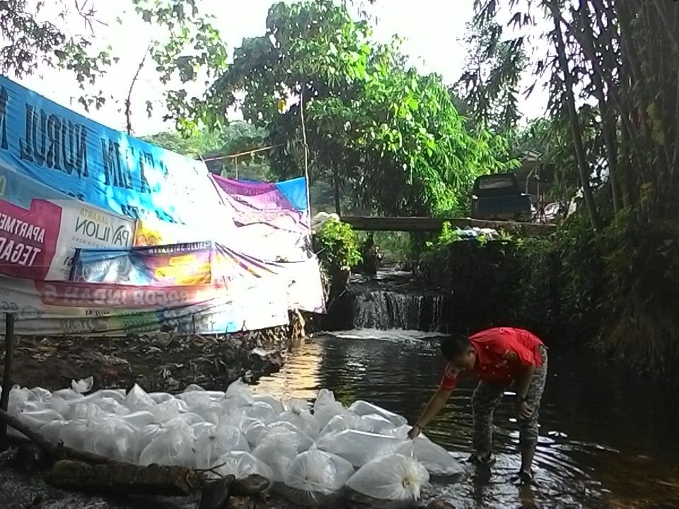 &#91;KOMBAT NATURE&#93; Aksi Nyata Ruwat Bumi dan Menyususi sungai Ciliwung