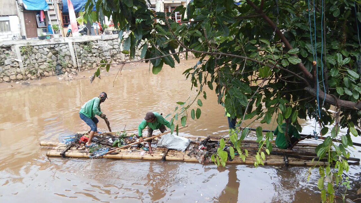 &#91;KOMBAT NATURE&#93; Aksi Nyata Ruwat Bumi dan Menyususi sungai Ciliwung