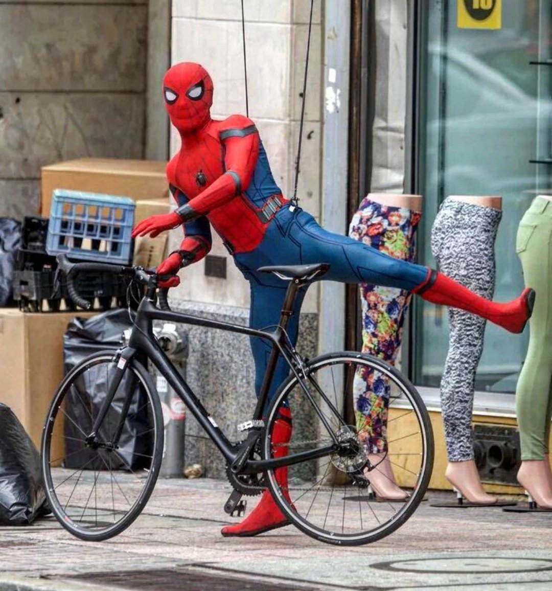 Hebohnya Spider-Man Beraksi di Tengah Kota (Behind The Scene Photo)
